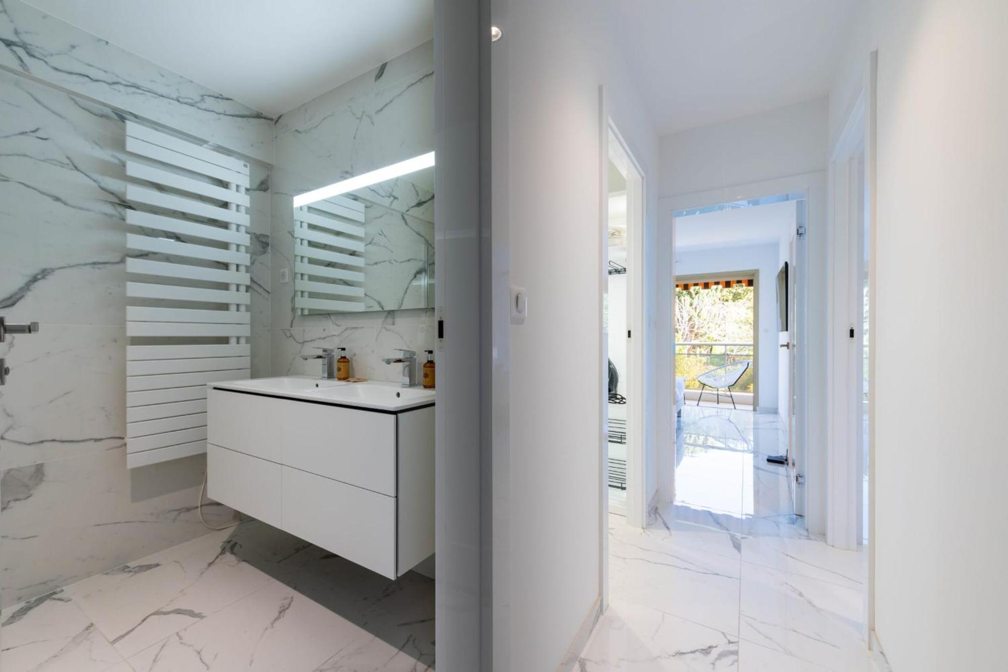 Spacious 2-br In A With Pool Cannes